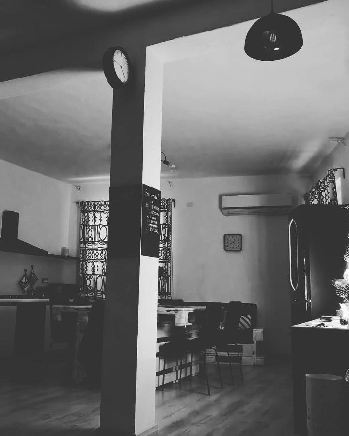 Black&White Guest House 이글레시아스 외부 사진