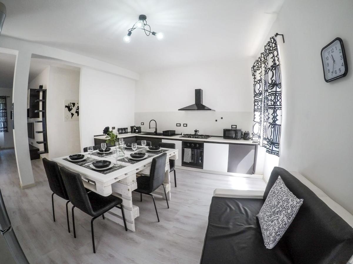 Black&White Guest House 이글레시아스 외부 사진