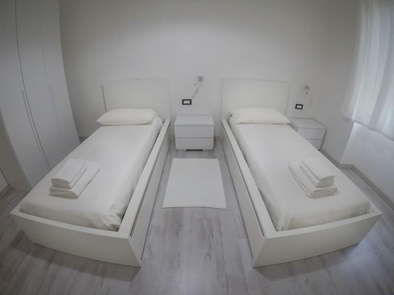 Black&White Guest House 이글레시아스 외부 사진