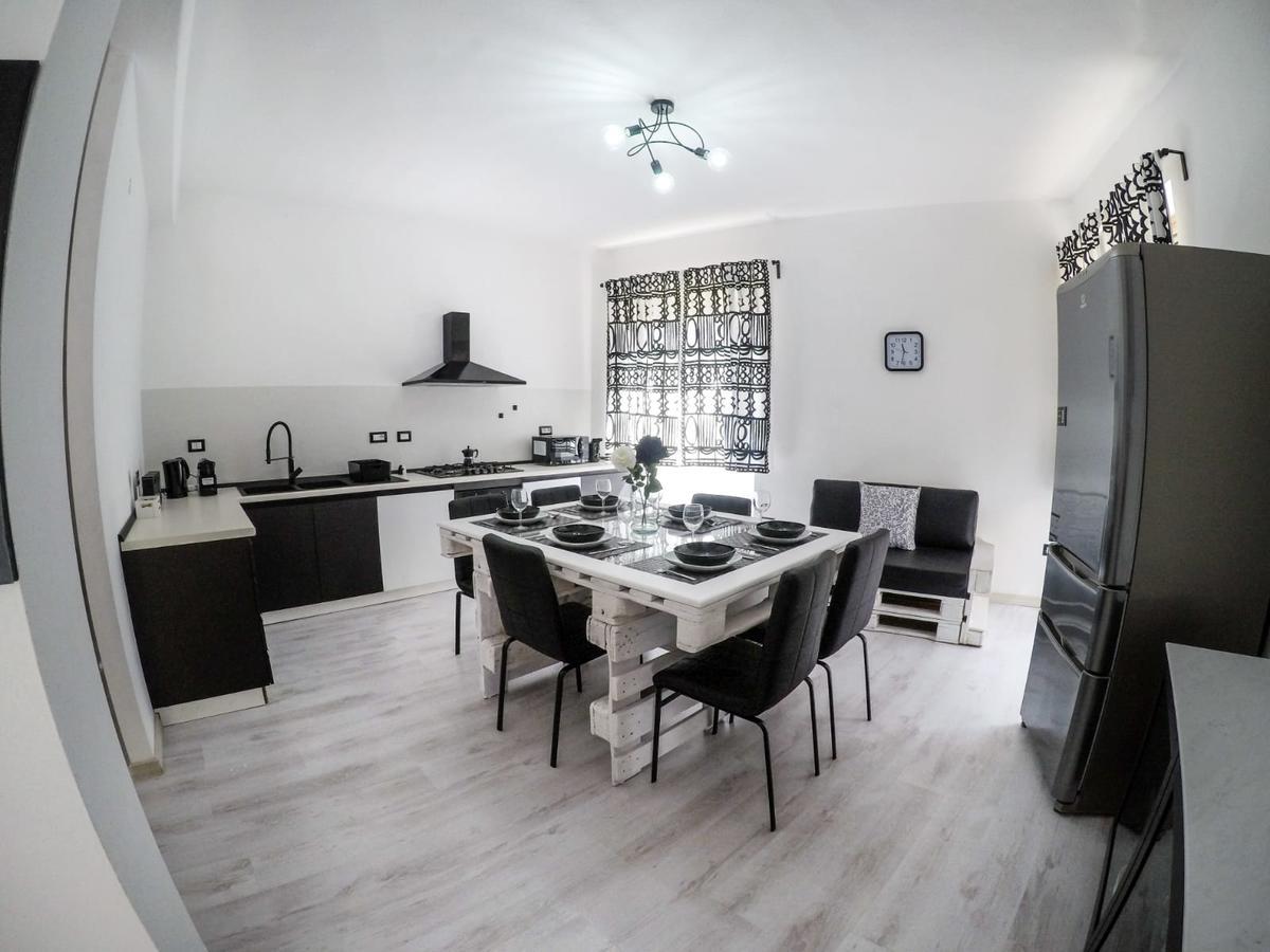 Black&White Guest House 이글레시아스 외부 사진