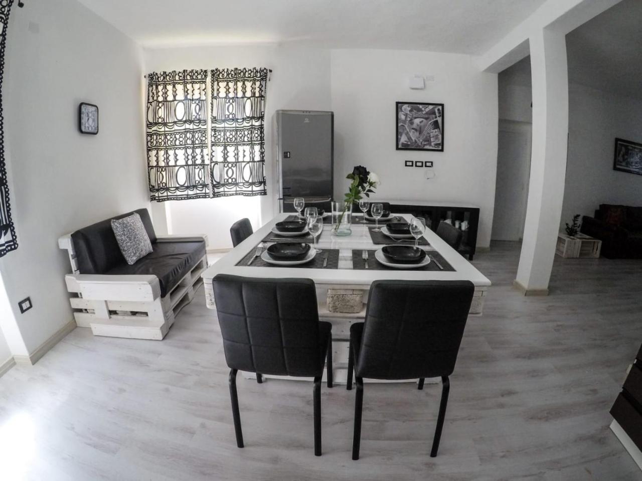 Black&White Guest House 이글레시아스 외부 사진